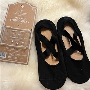 Please bundle Oak and reed grip studio socks